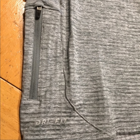 Nike Dri-Fit Men’s Gray Half-Zip - Picture 6 of 9